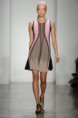 model sıfır maria cornejo moda gösterisi