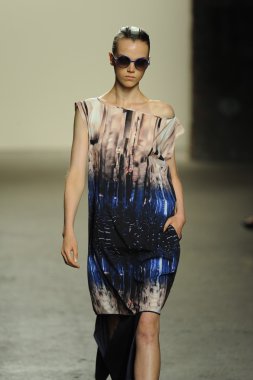 model sıfır maria cornejo moda gösterisi
