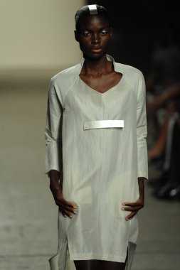 model sıfır maria cornejo moda gösterisi