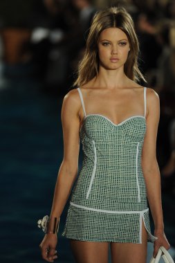 Lindsey wixson tory burch defile, model