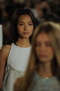 tory burch defile, modelleri