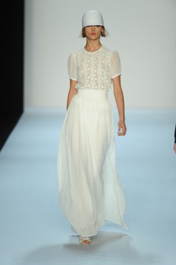 model, badgley mischka moda defilesi