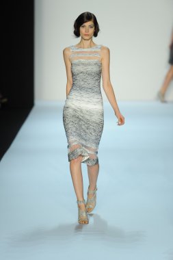 model, badgley mischka moda defilesi