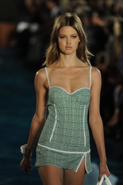Lindsey wixson tory burch defile, model