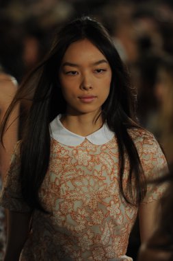 Pist finale tory burch moda modelleri göster