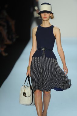 model, badgley mischka moda defilesi