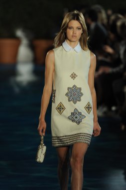 Lindsey wixson tory burch defile, model
