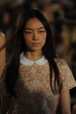 Pist finale tory burch moda modelleri göster