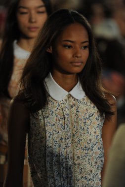 Pist finale tory burch moda modelleri göster