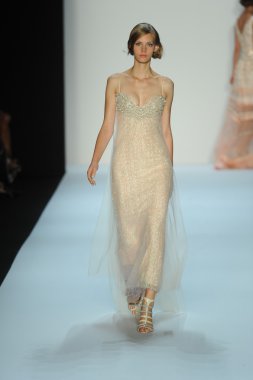 model, badgley mischka moda defilesi