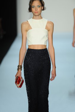 model, badgley mischka moda defilesi