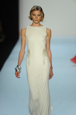 model, badgley mischka moda defilesi