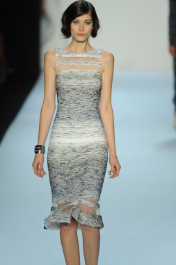 model, badgley mischka moda defilesi