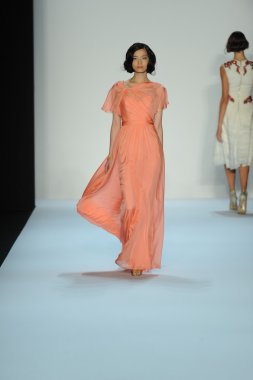 model, badgley mischka moda defilesi