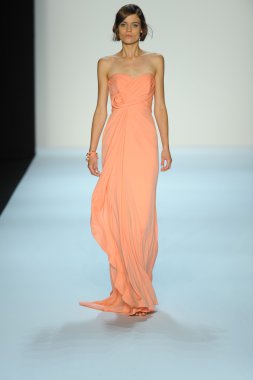 model, badgley mischka moda defilesi