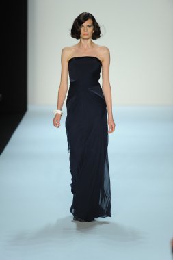 model, badgley mischka moda defilesi