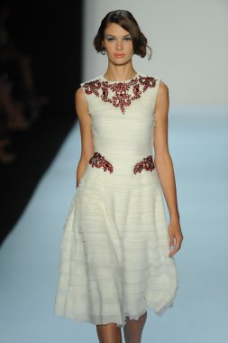 model, badgley mischka moda defilesi