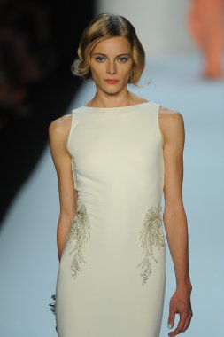 model, badgley mischka moda defilesi