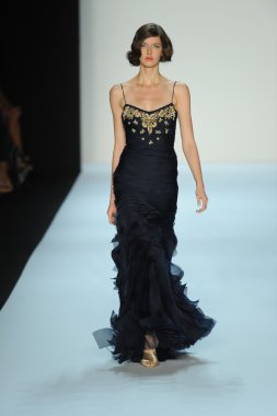 model, badgley mischka moda defilesi