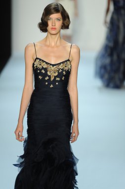 model, badgley mischka moda defilesi