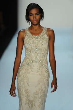 model, badgley mischka moda defilesi