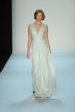 model, badgley mischka moda defilesi