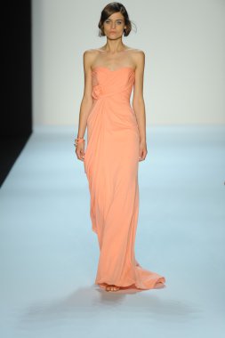 model, badgley mischka moda defilesi
