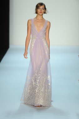 model, badgley mischka moda defilesi