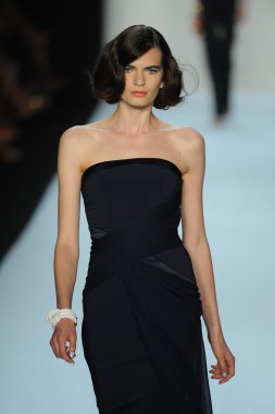model, badgley mischka moda defilesi