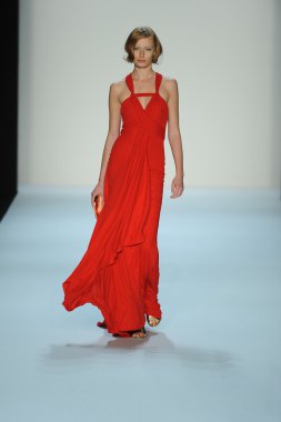 model, badgley mischka moda defilesi