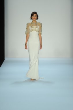 model, badgley mischka moda defilesi