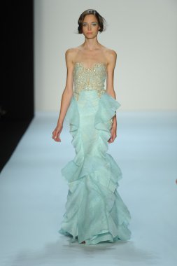 model, badgley mischka moda defilesi