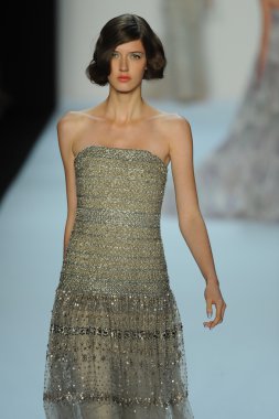 model, badgley mischka moda defilesi