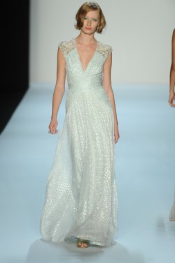 model, badgley mischka moda defilesi