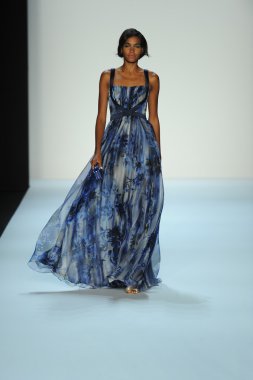 model, badgley mischka moda defilesi