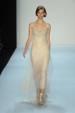 model, badgley mischka moda defilesi