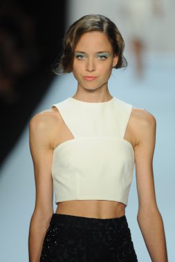model, badgley mischka moda defilesi