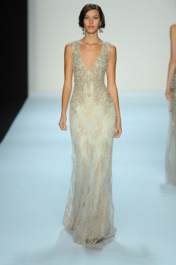 model, badgley mischka moda defilesi