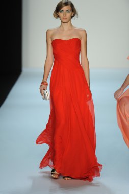 model, badgley mischka moda defilesi