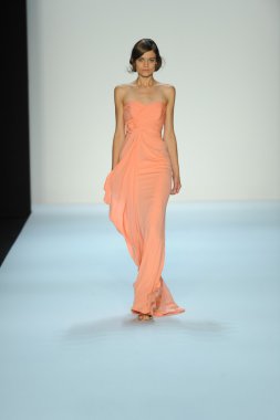 model, badgley mischka moda defilesi