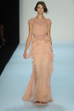 model, badgley mischka moda defilesi