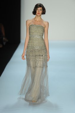 model, badgley mischka moda defilesi