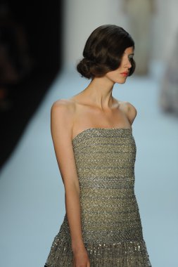 model, badgley mischka moda defilesi