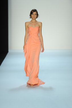 model, badgley mischka moda defilesi