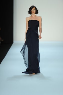 model, badgley mischka moda defilesi
