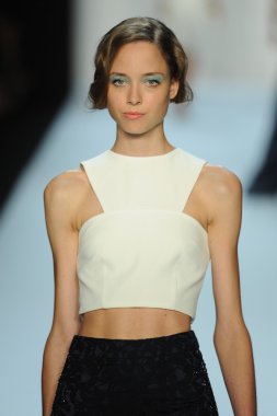 model, badgley mischka moda defilesi