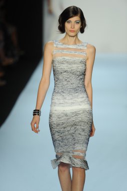 model, badgley mischka moda defilesi
