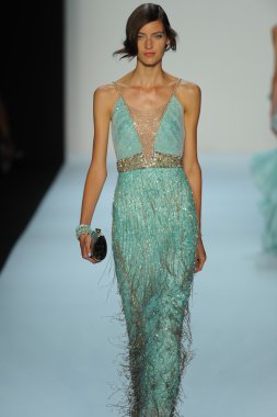 model, badgley mischka moda defilesi