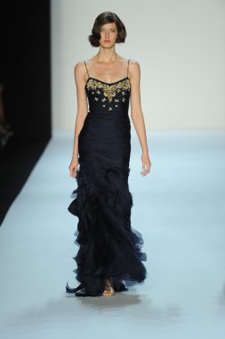 model, badgley mischka moda defilesi