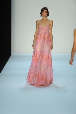 model, badgley mischka moda defilesi